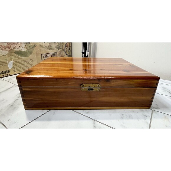 Vintage Cedar Wood Dovetail Trinket Box Boho Primitive Country Farmhouse - Picture 1 of 13